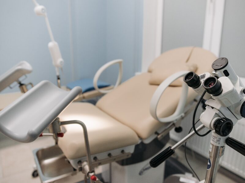 Robotická chirurgie v&nbsp;příbramské nemocnici rozšířila možnosti léčby endometriózy